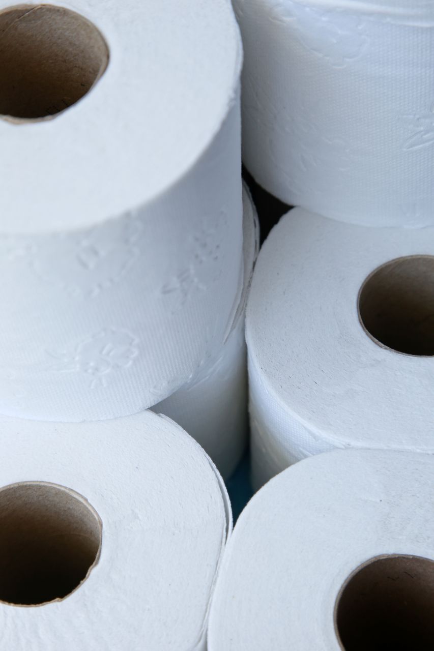 close-vertical-de-uma-pilula-de-rolos-de-papel-higienico.jpg